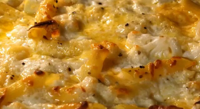 Cheesy Baked Penne with Cauliflower