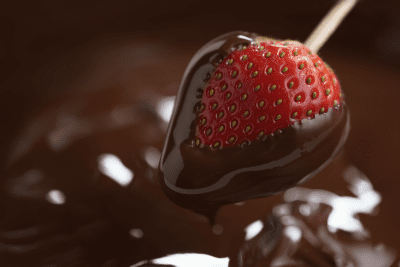 2 1 Strawberry & Chocolate Delight: Perfect Chocolate Covered Strawberries for Every Occasion! 🍓🍫