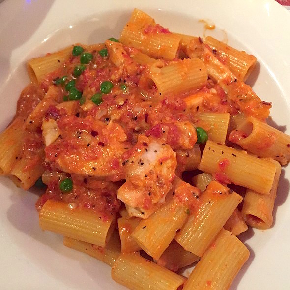 Bucca Di Beppo Spicy Chicken Rigatoni