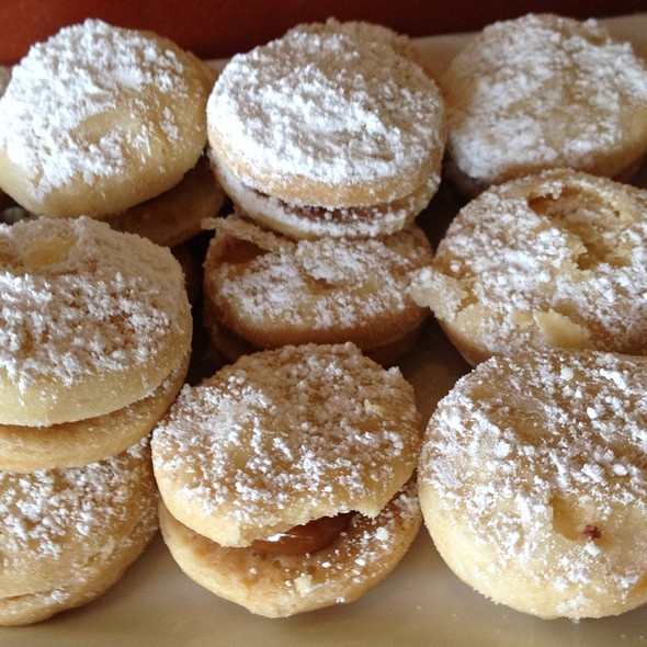 3 Ingredients Shortbread Cookie Sandwich with Dulce de Leche