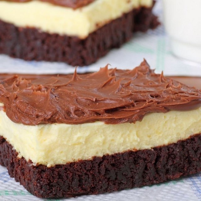 Easy Brownie Bottom Cheesecake with Chocolate Frosting