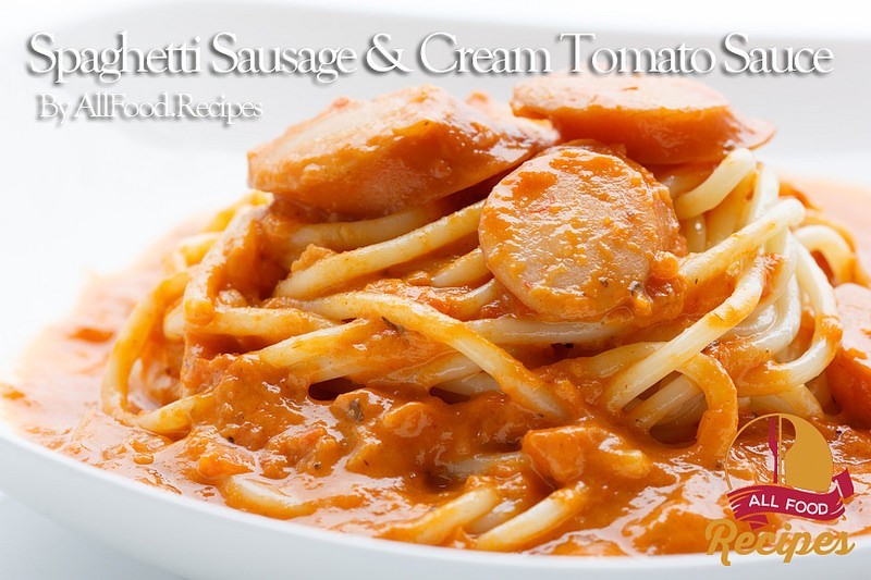 Spaghetti with sausage and tomato sauce