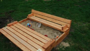 SAND BOX WITH BUILT-IN SEATS